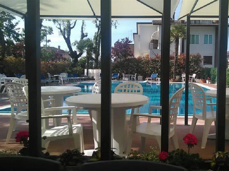 Hotel Centrale Eraclea Mare Exterior foto