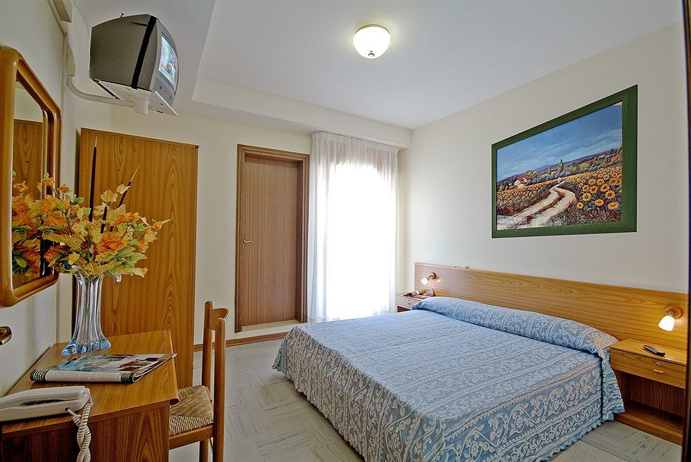 Hotel Centrale Eraclea Mare Exterior foto