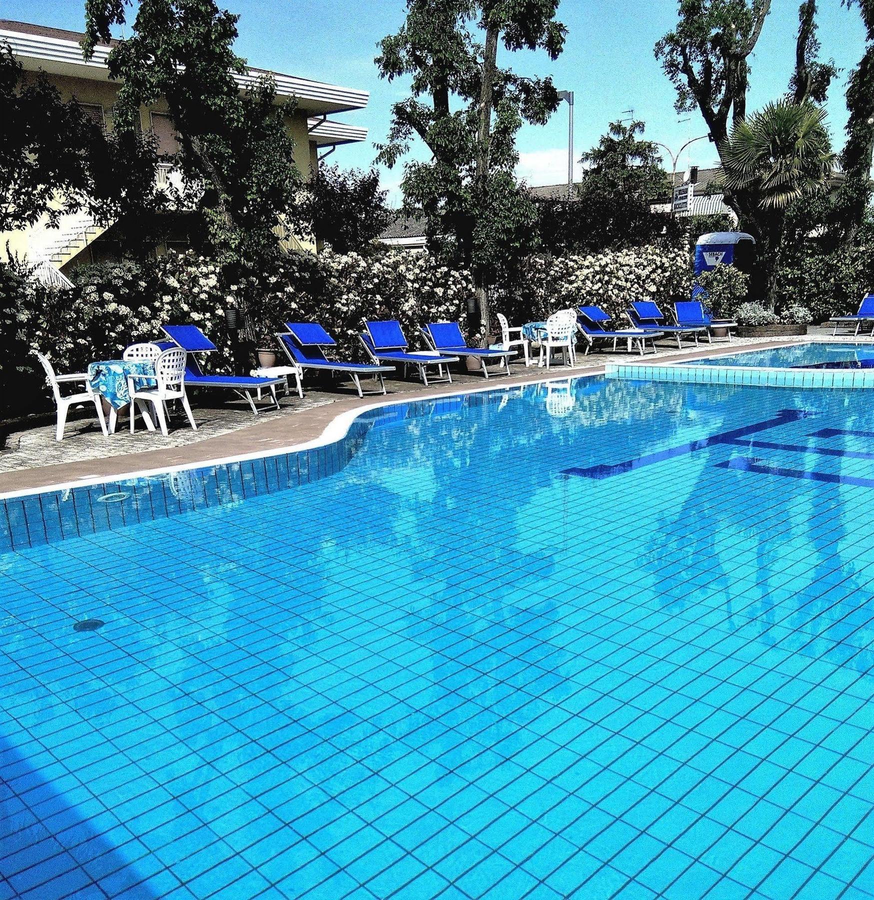 Hotel Centrale Eraclea Mare Exterior foto
