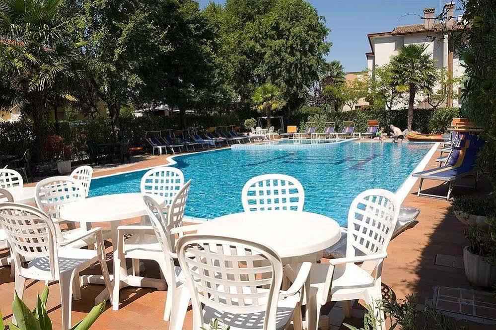 Hotel Centrale Eraclea Mare Exterior foto